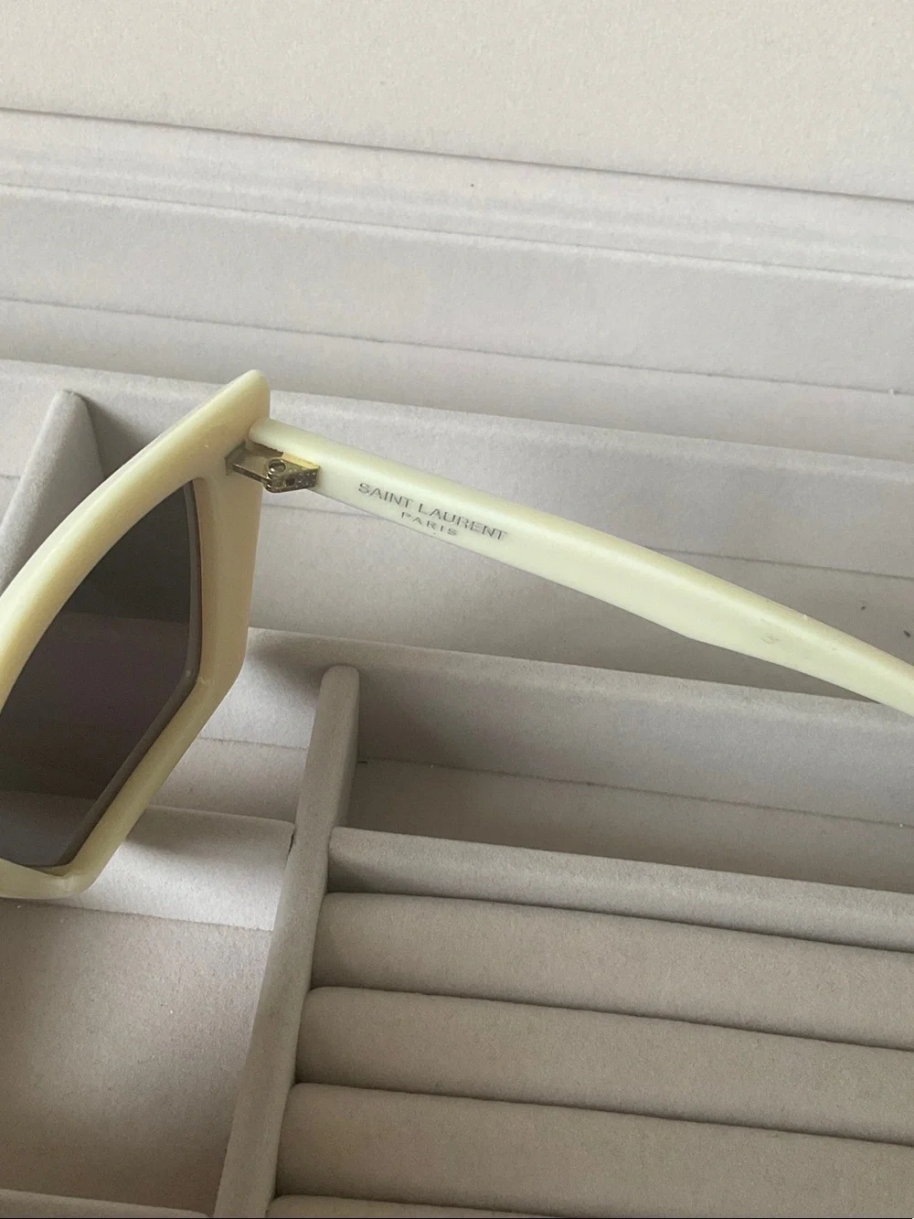 Saint Laurent chic saint